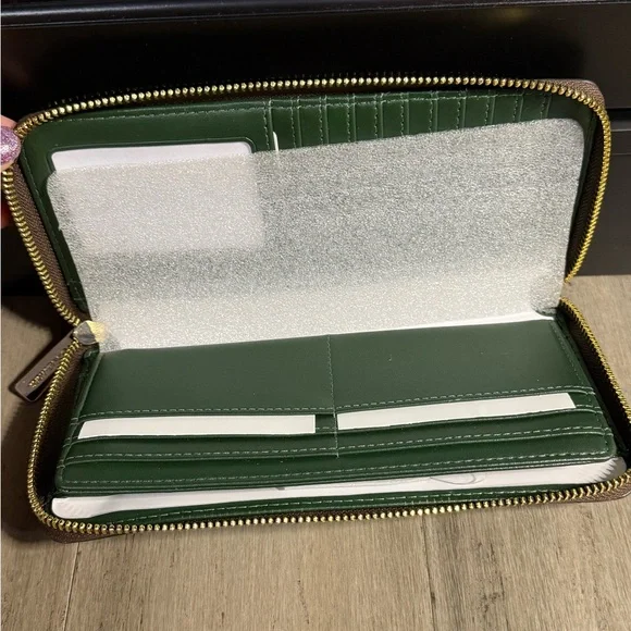 Michael Kors Wallet - Picture 3 of 6